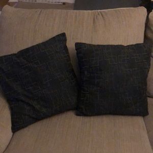 2 black pillows